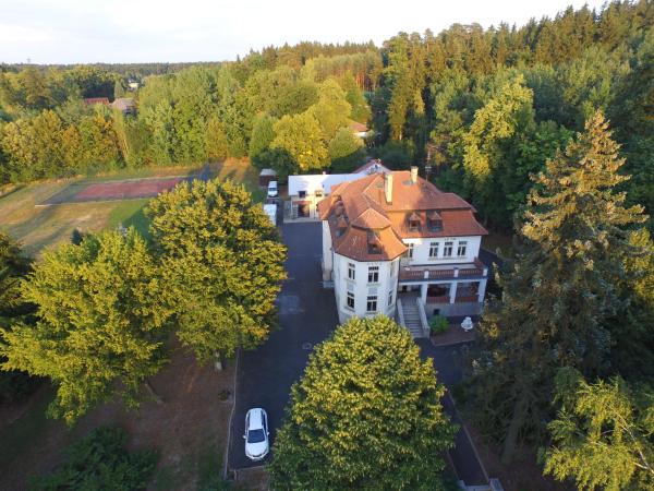 Na fotografii je vidět objekt Vila Olga nacházející se ve městě Žernovka.