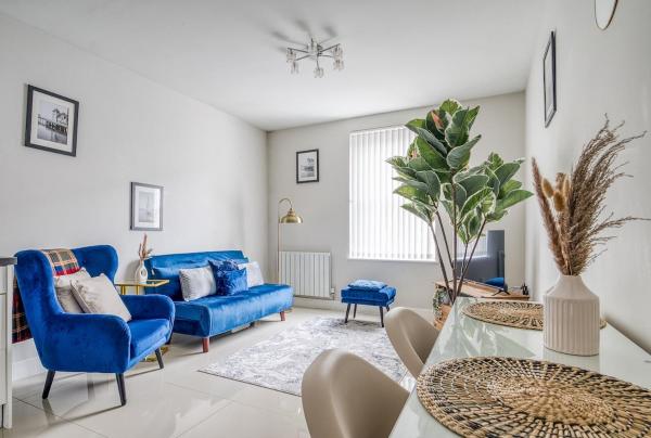Long Stay Well Located 1-Bedroom Near Hospital Self CheckIn with Parking, Cardiff