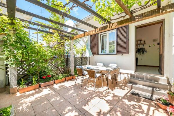 Mediterranes Ferienhaus Nur 550 Meter Zum Strand Mit Grillbereich, Privater Terrasse, Parkplatz - Baška