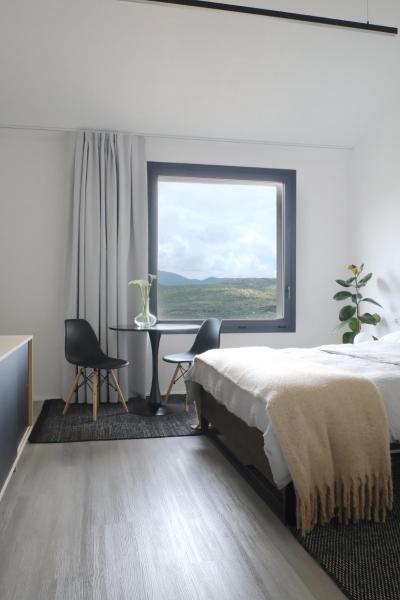 På billedet ses objektet The Black Sheep BnB beliggende i byen Arbus.