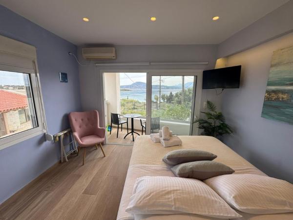 照片显示了位于Marathi市的Eleftherias Suites - Near Beach Apartments物件。