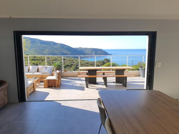 A la foto es mostra l'objecte Superbe villa moderne sur Capo di Muro situat a la ciutat de Coti-Chiavari.