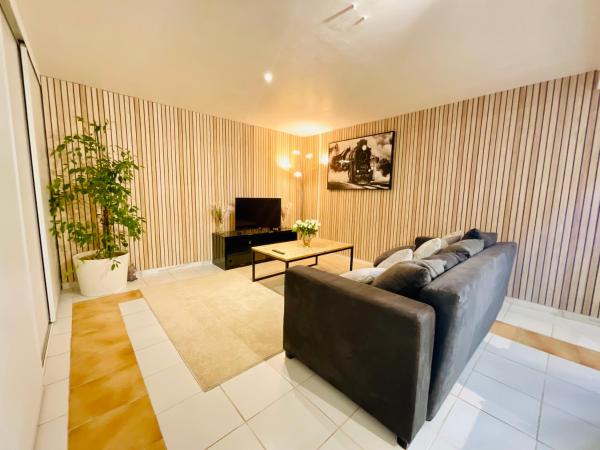 A la foto es mostra l'objecte Appartement avec piscine et barbecue situat a la ciutat de La Farlède.