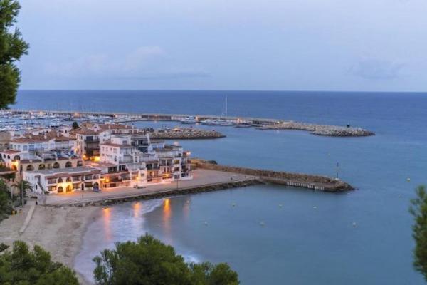 A la foto es mostra l'objecte SPACIOUS FLAT WITH SEA VIEWS, 3 BEDROOMS, 2 BATHROOMS and NEXT TO THE BEACH!! situat a la ciutat de Roda de Berà.