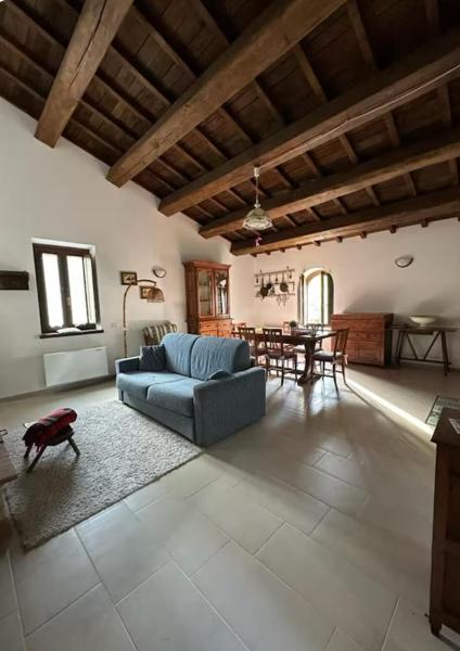 Na fotografii je vidět objekt At Nonna Maria's house nacházející se ve městě Cesi.