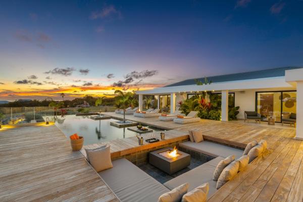 A la foto es mostra l'objecte Luxury Villa Nuit Jade, Ocean View Escape situat a la ciutat de Les Terres Basses.