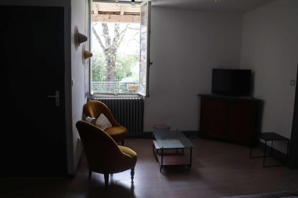 A la foto es mostra l'objecte agréables studios avec terrasse sur jardin situat a la ciutat de Caussade.