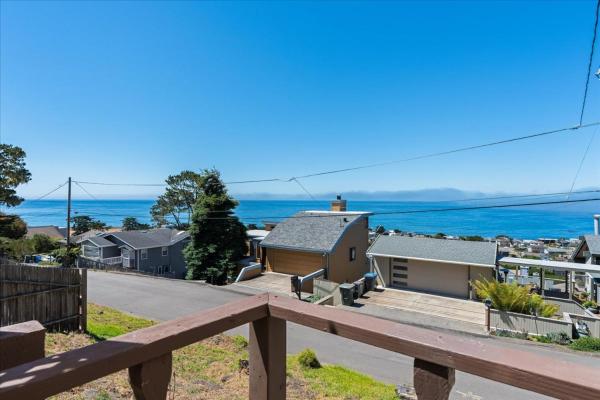 Na foto é possível ver o objeto Cozy Oceanview Beach House Monthly Only localizado na cidade de Cambria.