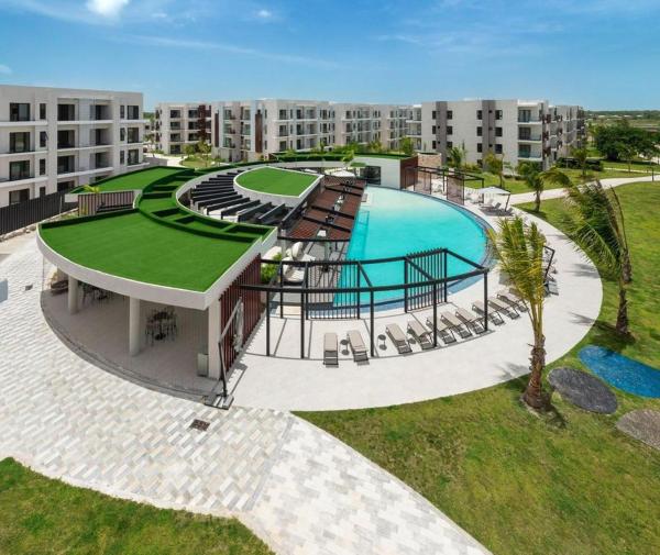 På billedet ses objektet Vista Cana punta cana beach Paradise Pool & Lake golf Condo beliggende i byen Punta Cana.