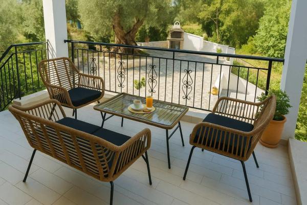 Na zdjęciu widoczny jest obiekt Corfu's Calm Oasis - Serene Retreat położony w mieście Mpoukaris.