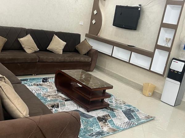 På billedet ses objektet Large 2 Bedrooms 4 beds full apartment suitable for Families in Fayoum Dalah beliggende i byen Mudīrīyah.