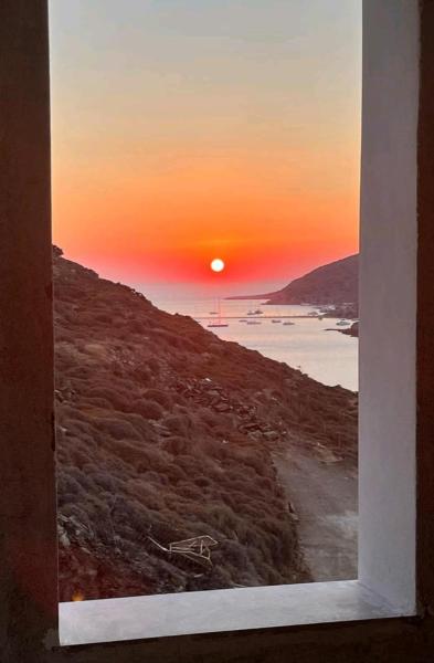 Na fotografii je vidět objekt Vista del sole Kythnos nacházející se ve městě Episkopí.