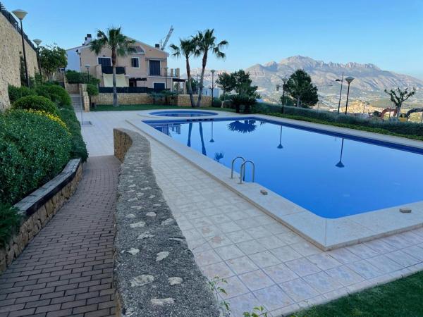 Na fotografii je vidět objekt Cozy apartments with pool and sea views nacházející se ve městě Polop.