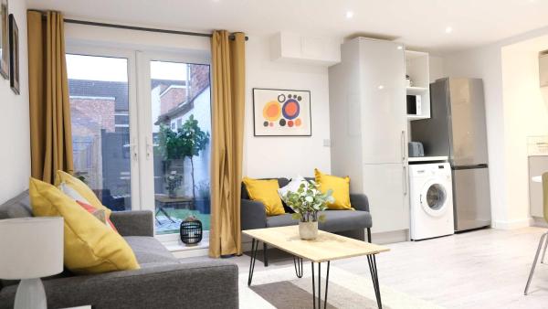 På bilden syns objektet Lovely 2 Bed Apartment w Garden near Northampton som ligger i staden Wilby.