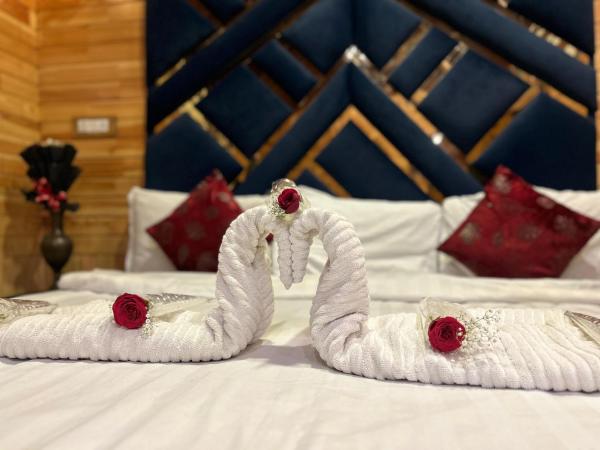 Houseboat Trambak - Srinagar