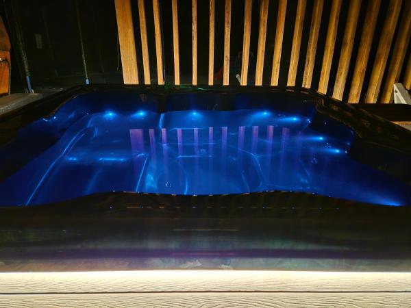 Na fotografii je vidět objekt BOUTIQUE HOTEL DOFTANA NATURE EVENTS nacházející se ve městě Trăisteni.