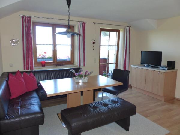 Na zdjęciu widoczny jest obiekt Haus Schwärzler położony w mieście Stiefenhofen.