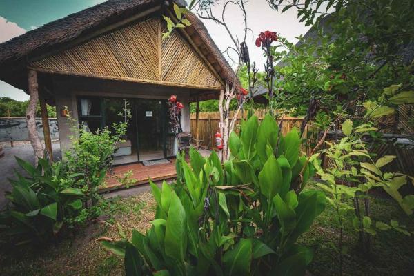 Στη φωτογραφία φαίνεται το αντικείμενο African Excursions Guest lodge που βρίσκεται στην πόλη Khwai.