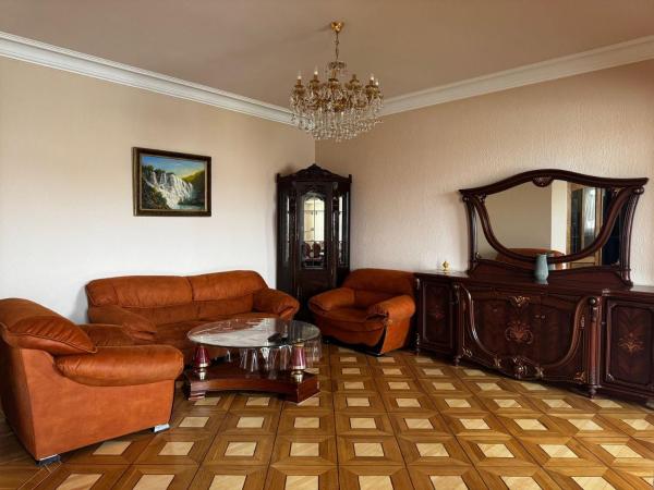 Cozy 2-Level Apartment on Bagratunyats street, Erywań