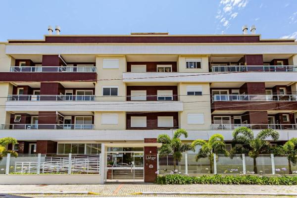 På billedet ses objektet Apartamento novo e mobiliado a 250 metros da praia beliggende i byen Florianópolis.