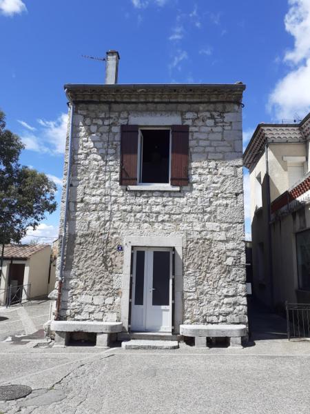 A la foto es mostra l'objecte Les Bancs d'Autrefois, maison climatisée avec WIFI au centre de Ruoms situat a la ciutat de Ruoms.
