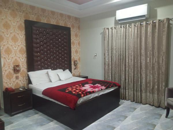 På billedet ses objektet Hotel A S R Lounge Multan beliggende i byen Multan.