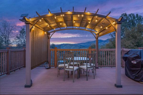 A la foto es mostra l'objecte Sunset Lookout Mountain villa, Meadows, Gazebo situat a la ciutat de Coarsegold.