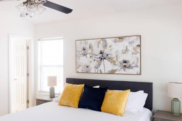 På billedet ses objektet Cozy Spyglass Hideaway 3 BR 2 Bath beliggende i byen Dothan.