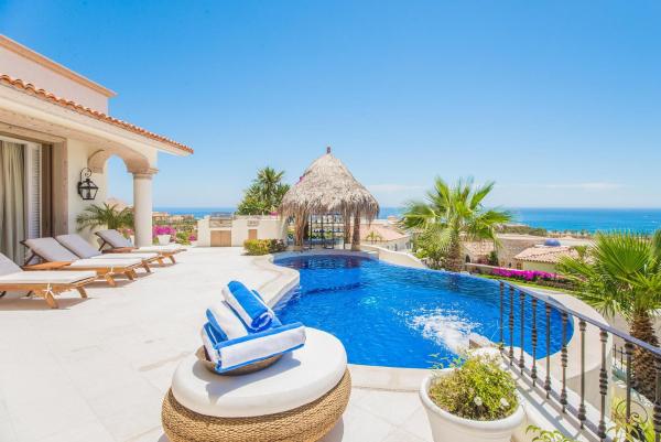 The photo shows the Villa Buena Vida by Cabo Villas located in the city of El Tule.