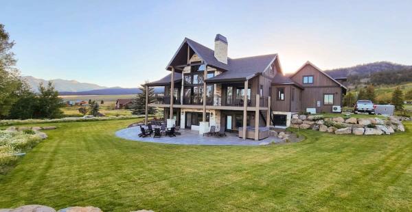 A la foto es mostra l'objecte The Lodge at Cutthroat Landing situat a la ciutat de Staley Springs.