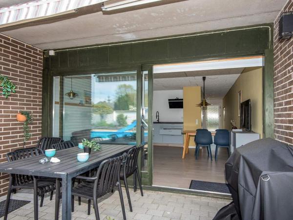 A la foto es mostra l'objecte 4 person holiday home in Glesborg situat a la ciutat de Glesborg.