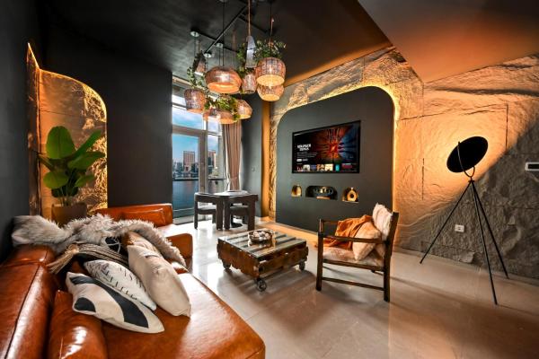 På billedet ses objektet Black & Bold - Aesthetic Stay beliggende i byen Dubai.