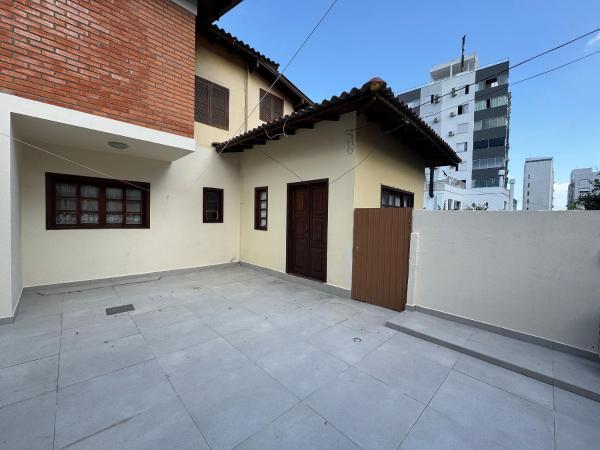 På billedet ses objektet Casa da Glaura é Destino Floripa beliggende i byen Florianópolis.