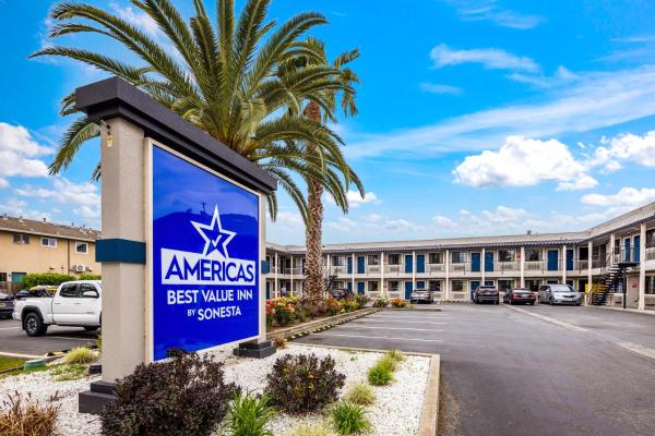 Na zdjęciu widoczny jest obiekt Americas Best Value Inn - Milpitas położony w mieście Milpitas.