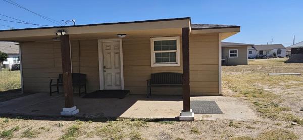 A la foto es mostra l'objecte Small house in Midland situat a la ciutat de Stanton.