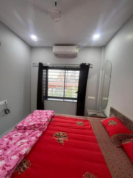 A la foto es mostra l'objecte C&f property situat a la ciutat de Bhuj.