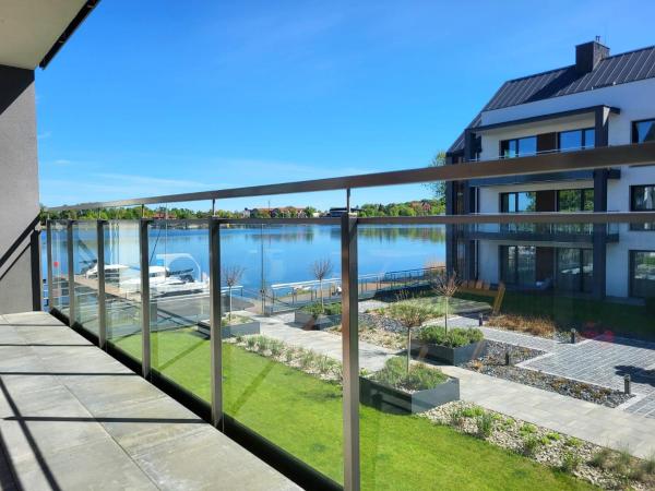Nella foto è visibile l'oggetto Apartament ŻURAW z widokiem na jezioro Drwęckie ROYAL APARTS OSTRÓDA situato nella città di Ostróda.