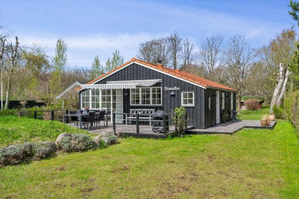 A la foto es mostra l'objecte Cozy Holiday Home A Stone's Throw From The Water situat a la ciutat de Ebeltoft.
