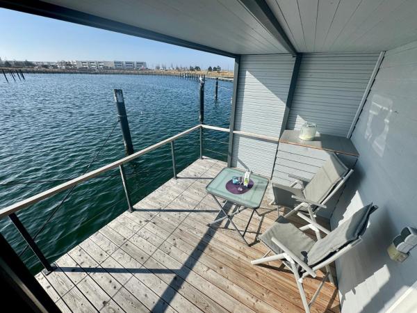 A la foto es mostra l'objecte Hausboot Lilla Lina situat a la ciutat de Fehmarn.