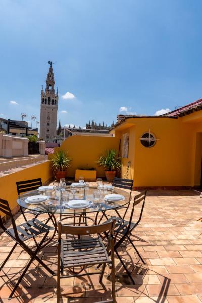 Cathedral Penthouse- Big Private terrace- Parking, Sevilla