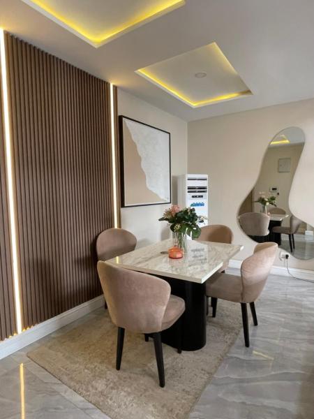 A la foto es mostra l'objecte Stylish and cozy 2 bedroom Apartment in Lekki situat a la ciutat de Lagos.