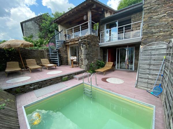 写真にはDompnac市にあるL Artisanerie - Gîte nature avec piscine privéeが写っています。
