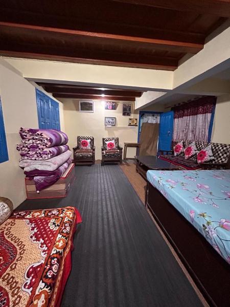 A la foto es mostra l'objecte Nain Sadan - Village Sosa -Narayan Ashram situat a la ciutat de Dhārchula.