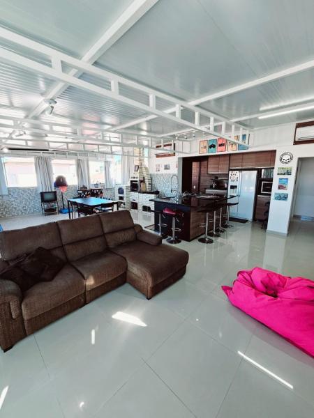 På billedet ses objektet Cobertura Gourmet á 300mts da praia de Canasvieiras norte da ilha de Floripa beliggende i byen Florianópolis.