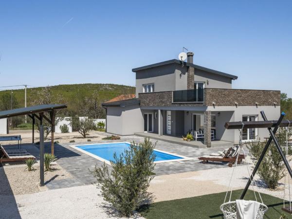 На фото показан объект Holiday Home Gala by Interhome, расположенный в городе Radošinovac.
