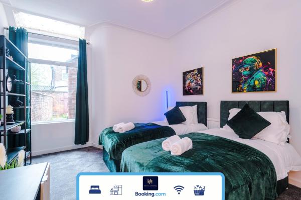 Discounted Month Deal Contractor Parking Wi-Fi Sleeps 8, Manchester