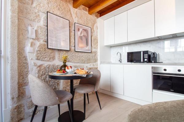 Cozy Mezzanine Hideaway w AC by LovelyStay, Порту
