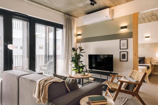 Vouga - 2 bedrooms and parking in Santo António, Lisabon