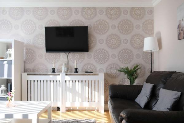 Convenient 3 Bedroom House With Garden In Luton - Dunstable