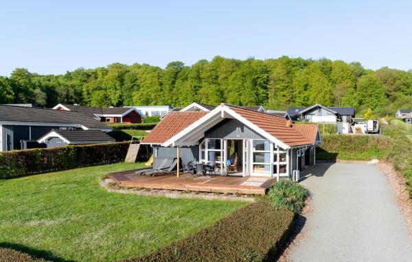 Na fotografii je vidět objekt Holiday Home Hvedemarken nacházející se ve městě Hejls.